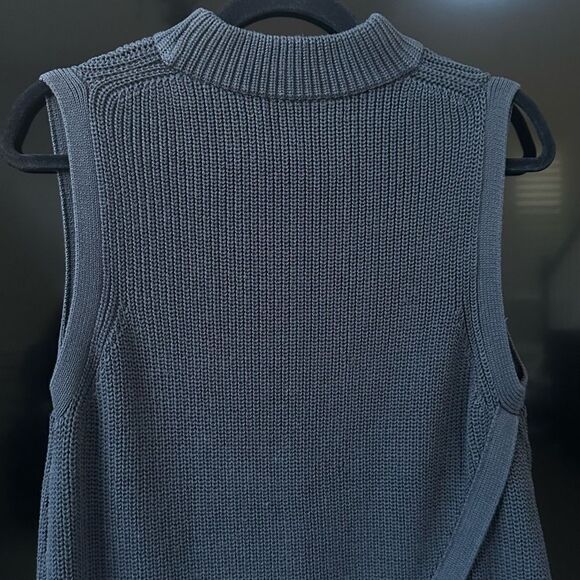 Brochu Walker Gray Sleeveless Sweater with White Hem - Picture 8 of 9